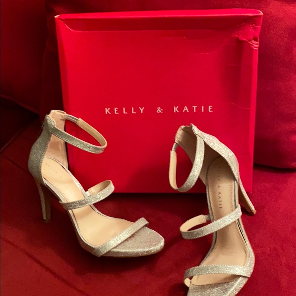 Good Sandals with zip in the back